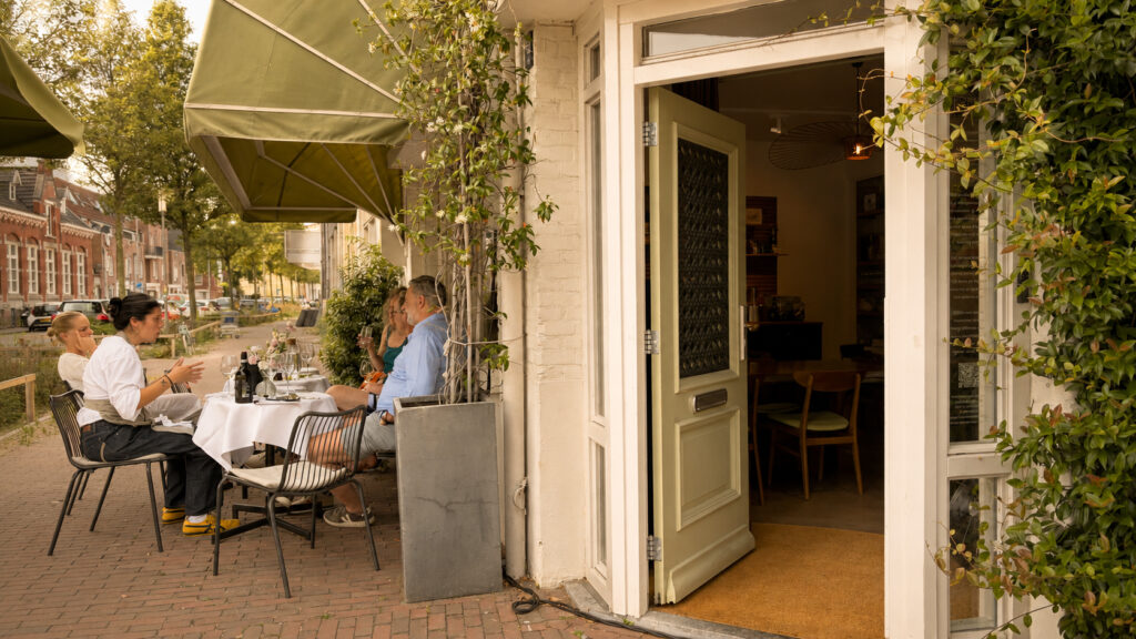 buiten terras proeflokaal